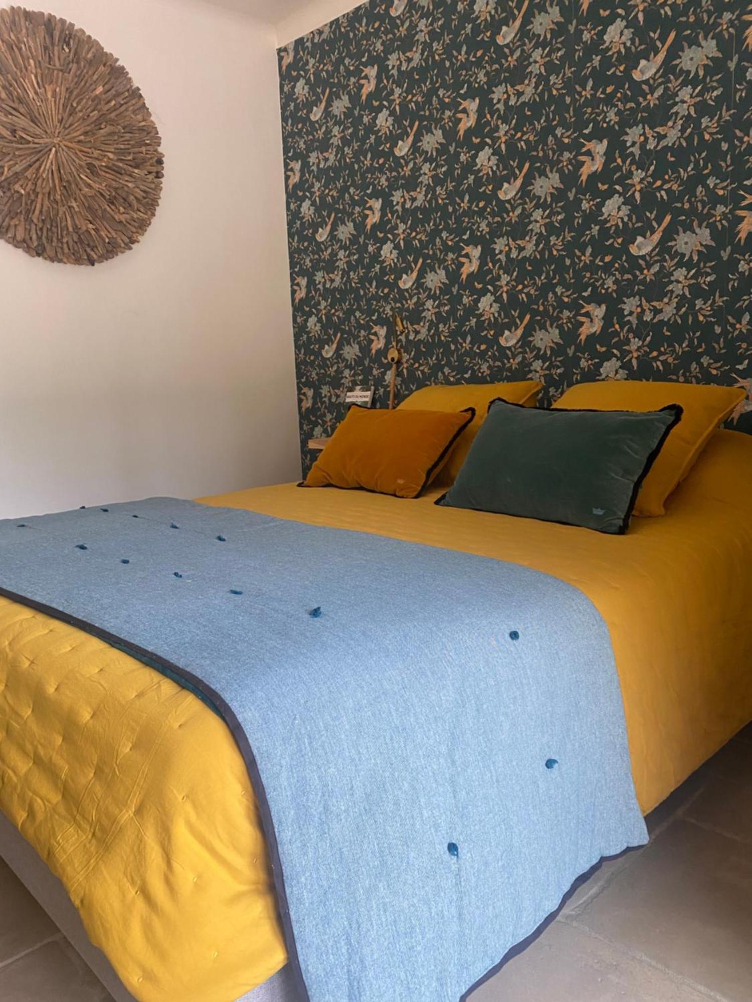 Maison Terre De Lune Mondragon Екстериор снимка